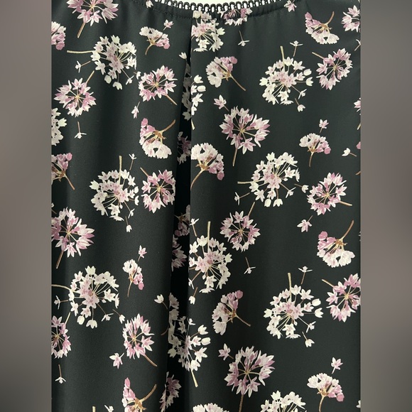 WHBM - Sleeveless Black Lilac Printed - Split Neckline With Lace Detailing - Picture 5 of 13